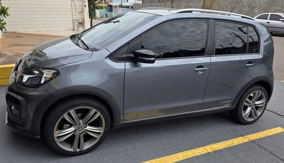 VOLKSWAGEN UP 1.0 170 TSI TOTAL FLEX XTREME 4P MANUAL